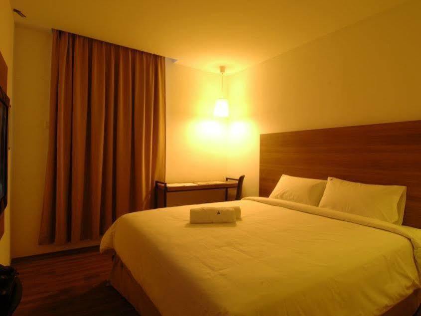 Hotel The Leverage Business - Bandar Baru Mergong 3*